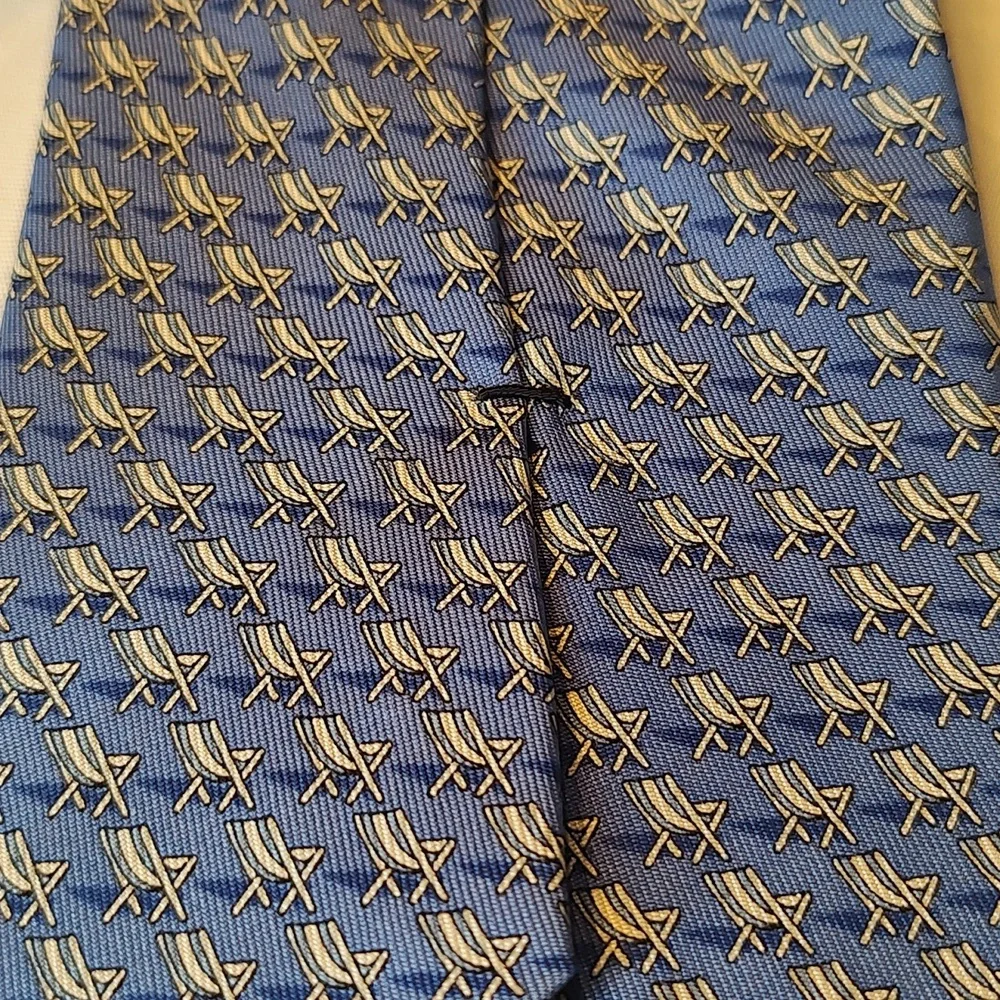 Vineyard Vines blue hand painted lounge chair tie